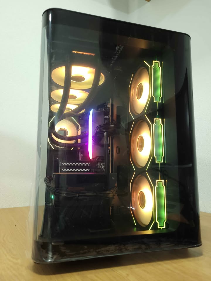 PC Gaming Ryzen 7 9800X3D | RTX 5070 TI 16GB | 32 GB DDR5 | 2TB NVMe - Image 2